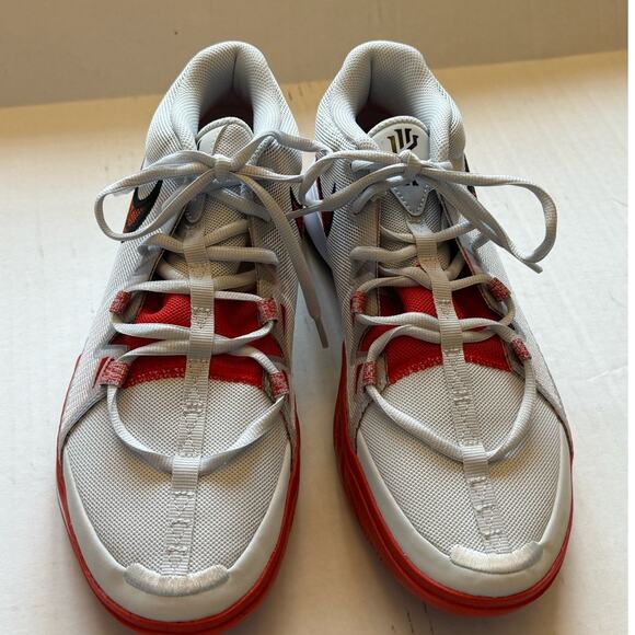 Nike Kyrie Flytrap 6 Athletic Shoes Gray/Red NEW Size 9 - Picture 3 of 9